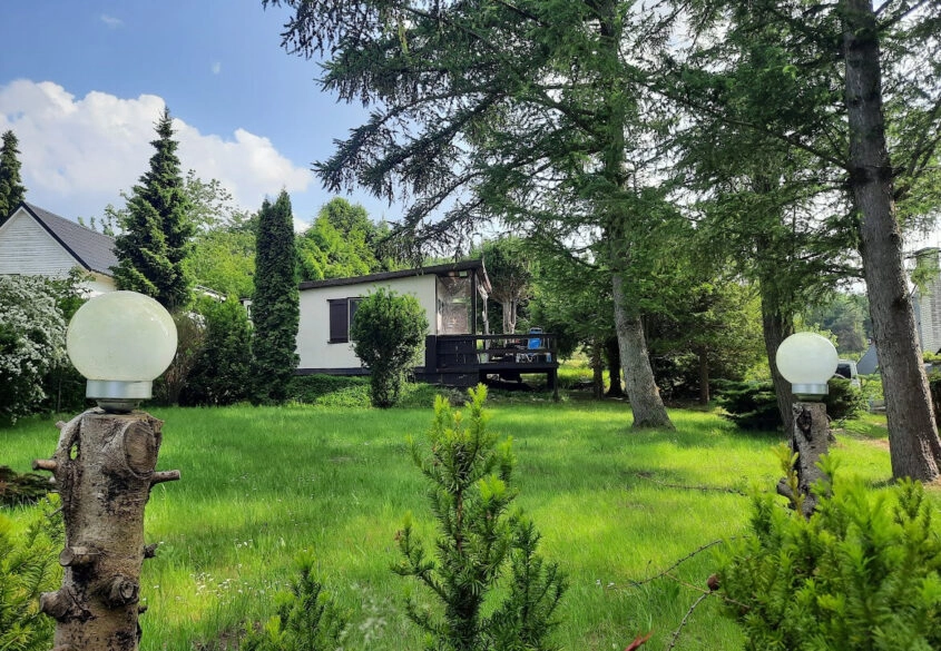 Malownicza działka z domkami nad samym jeziorem