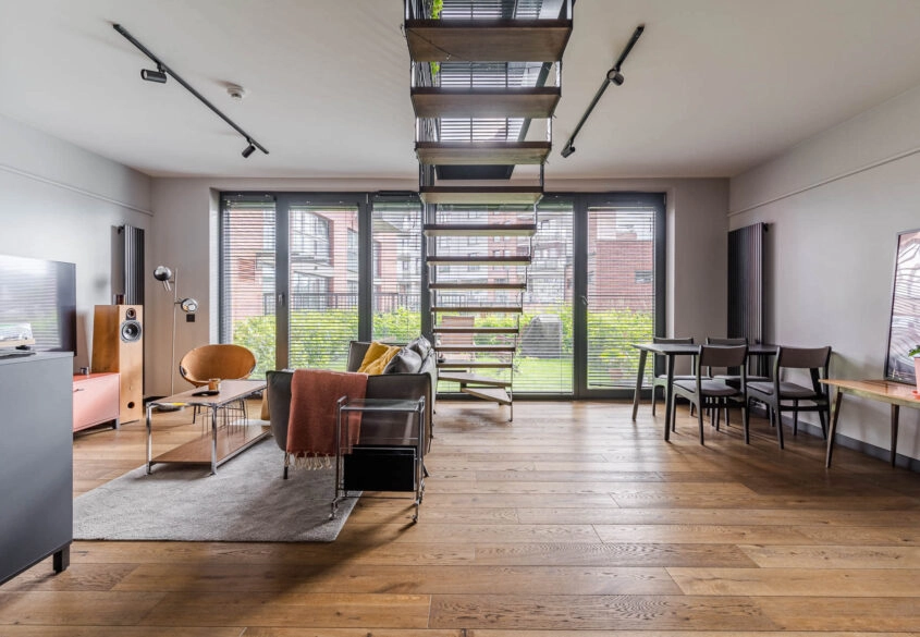 Dwupoziomowy apartament z ogrodem