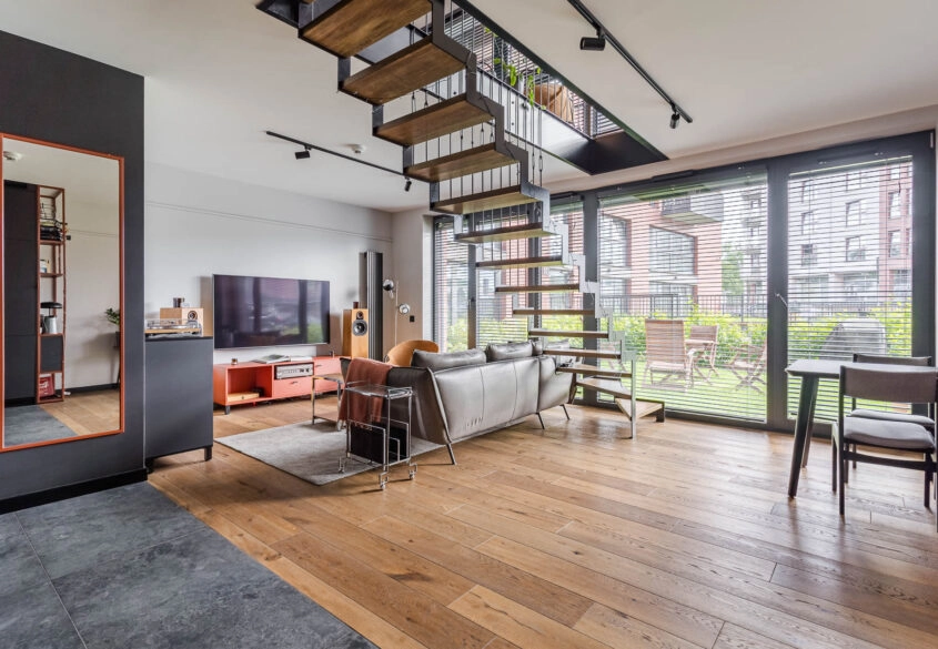 Dwupoziomowy apartament z ogrodem