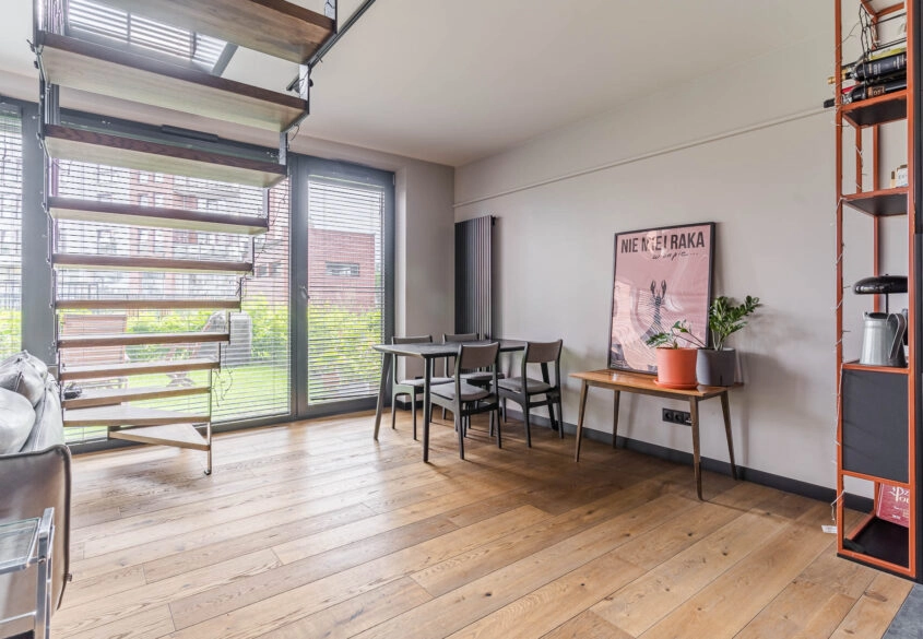 Dwupoziomowy apartament z ogrodem