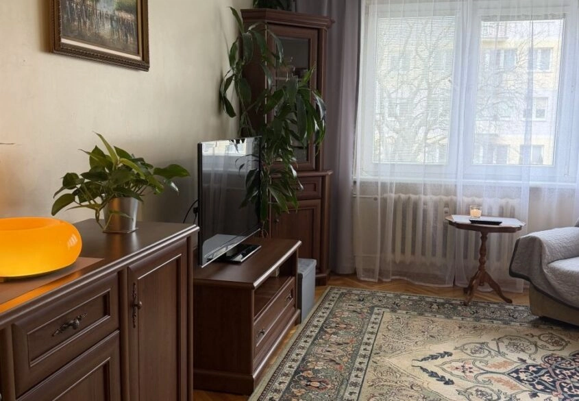 Pierwsze Piętro | Potencjalne 3 Pokoje z Balkonem!