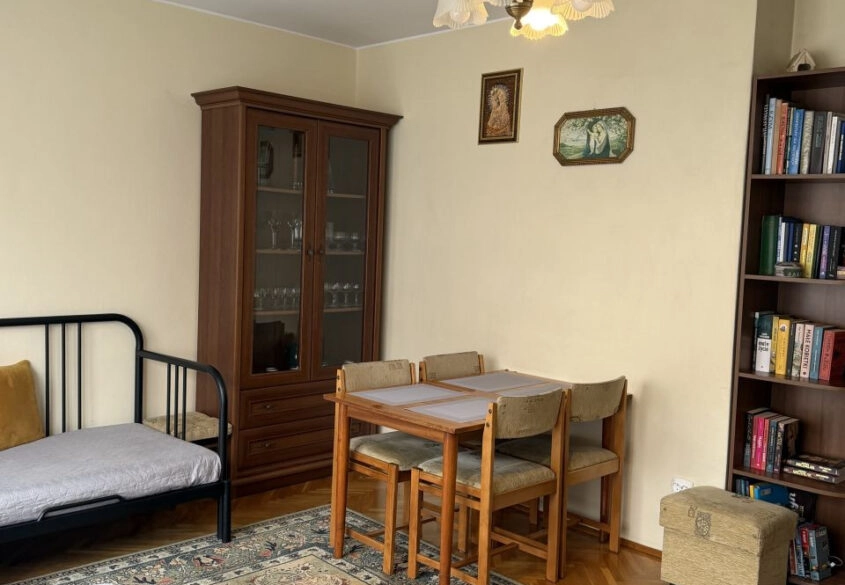 Pierwsze Piętro | Potencjalne 3 Pokoje z Balkonem!