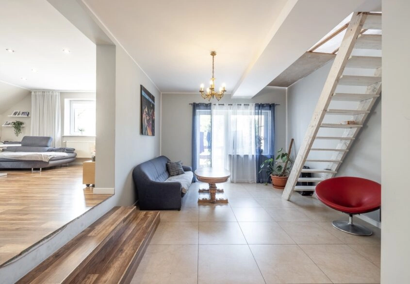 Gdynia Wiczlino Duży dom 2 magazyny otulina lasu