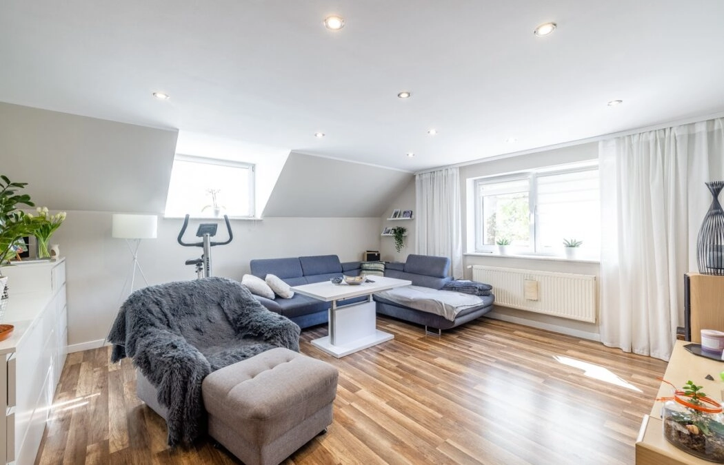 Gdynia Wiczlino Duży dom 2 magazyny otulina lasu