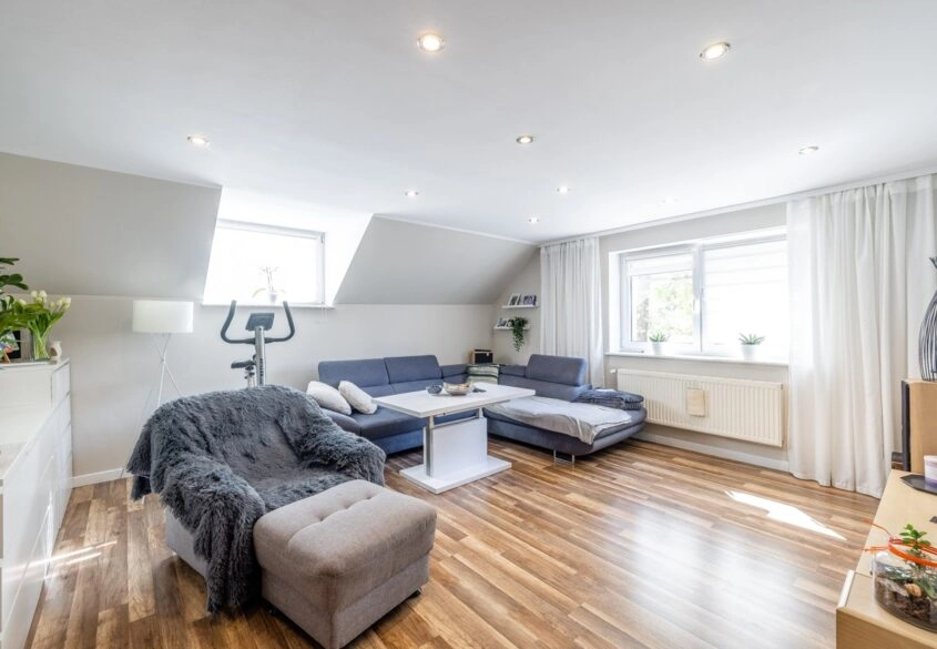 Gdynia Wiczlino Duży dom 2 magazyny otulina lasu