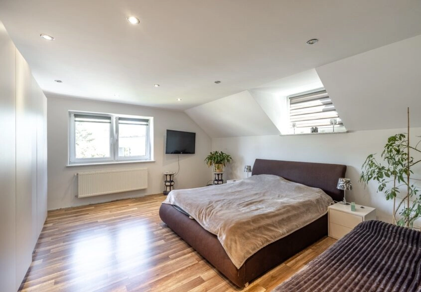 Gdynia Wiczlino Duży dom 2 magazyny otulina lasu