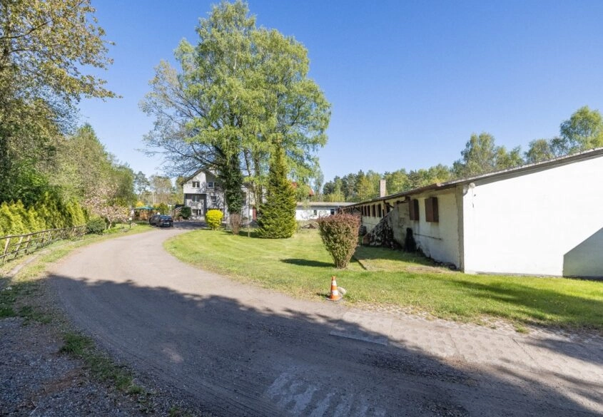 Gdynia Wiczlino Duży dom 2 magazyny otulina lasu