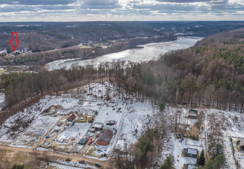 Działka nad jeziorem w otoczeniu zieleni!