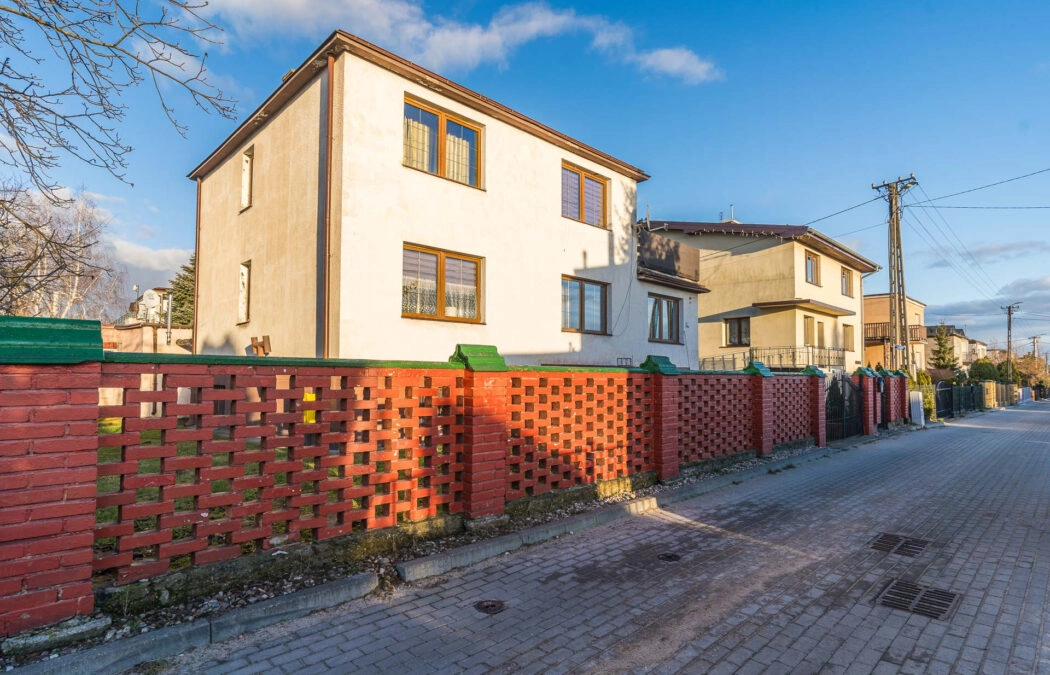 Dom z dwoma lokalami mieszkalnymi!