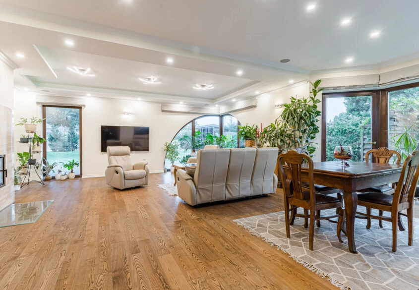 Dom  nad j. Tuchomskim + kawalerka w bryle