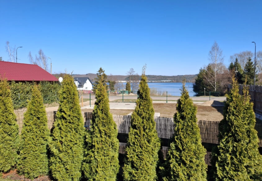 Domek nad jeziorem Żarnowieckim