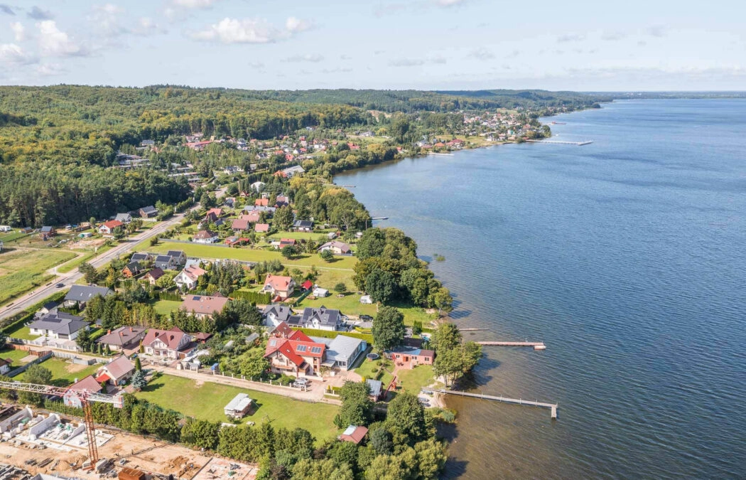 Domek nad jeziorem Żarnowieckim