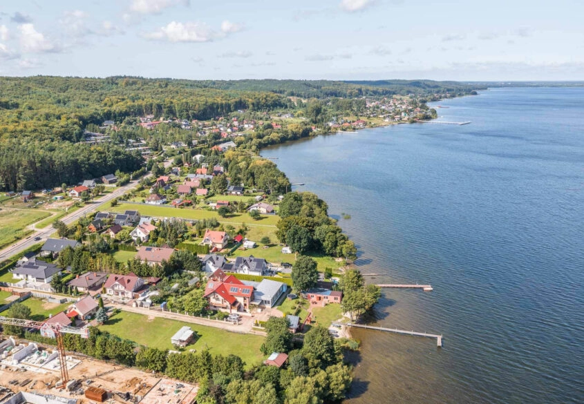 Domek nad jeziorem Żarnowieckim