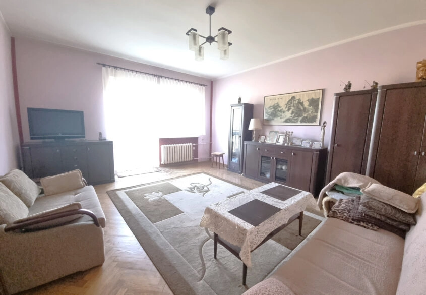 Mieszkanie z 2 dużymi pokojami i osobną kuchnią