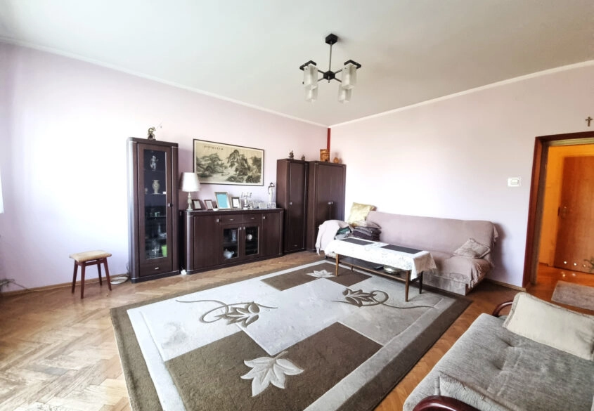 Mieszkanie z 2 dużymi pokojami i osobną kuchnią