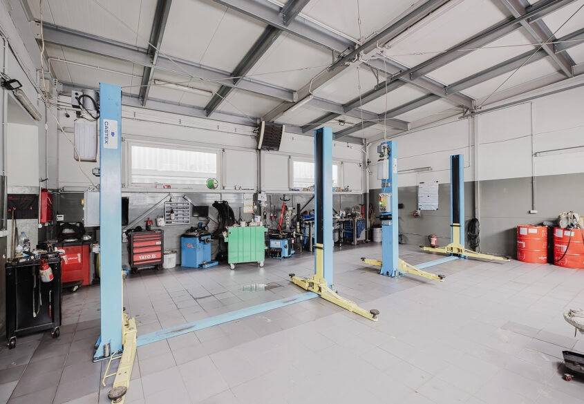 Gotowy warsztat (6 stanowisk, magazyn, biura)!