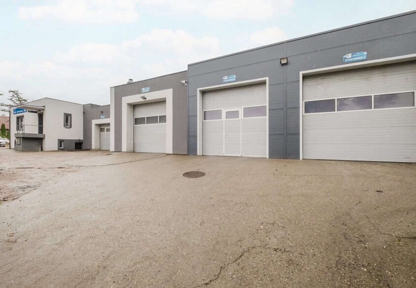 Gotowy warsztat (6 stanowisk, magazyn, biura)!