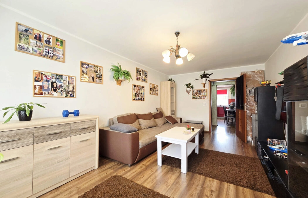 3 pokoje, Dzierzgoń, os. Krasickiego, 1 piętro.