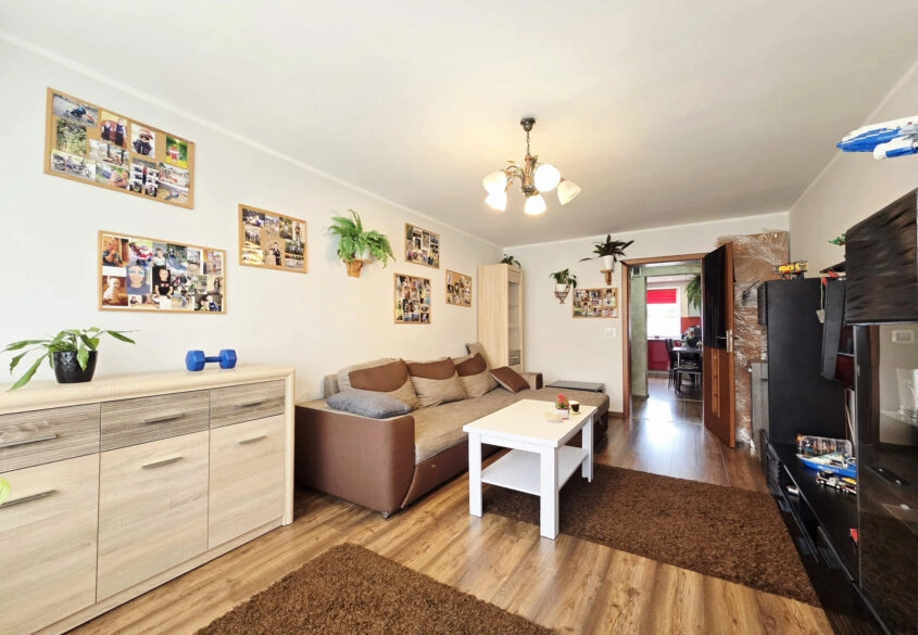 3 pokoje, Dzierzgoń, os. Krasickiego, 1 piętro.