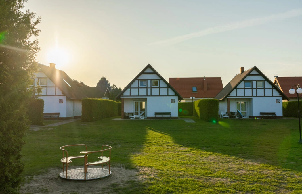 16 domów! Funkcjonujący obiekt! Białogóra