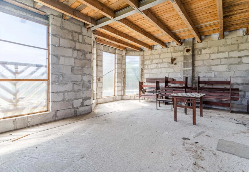 Duża działka z domem w stanie surowym zamkniętym!