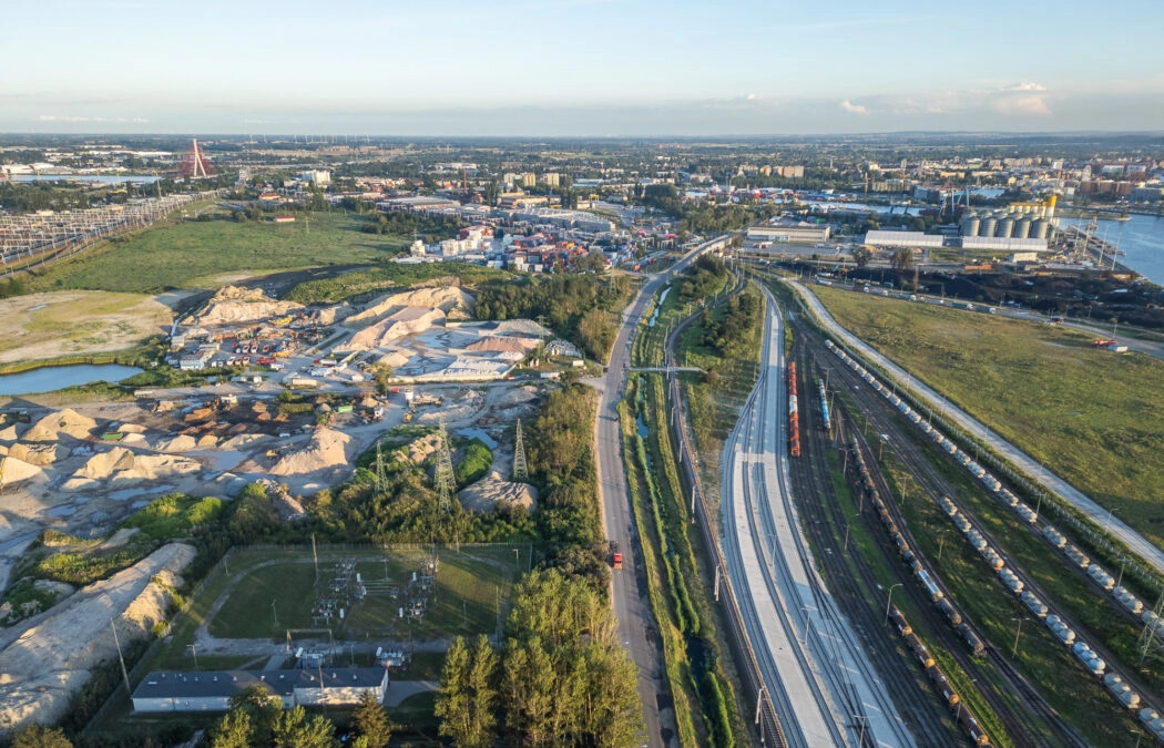 Utwardzony plac blisko Portu i Trasy Sucharskiego