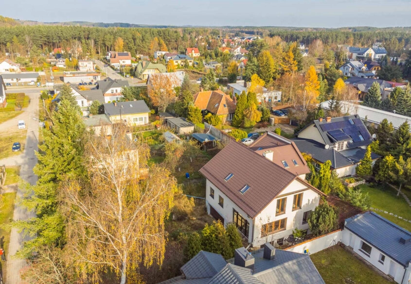 Dom w otulinie lasów oraz jezior- 5 sypialni 410m2