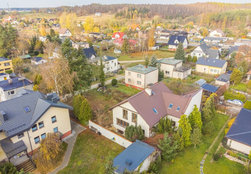 Dom w otulinie lasów oraz jezior- 5 sypialni 410m2