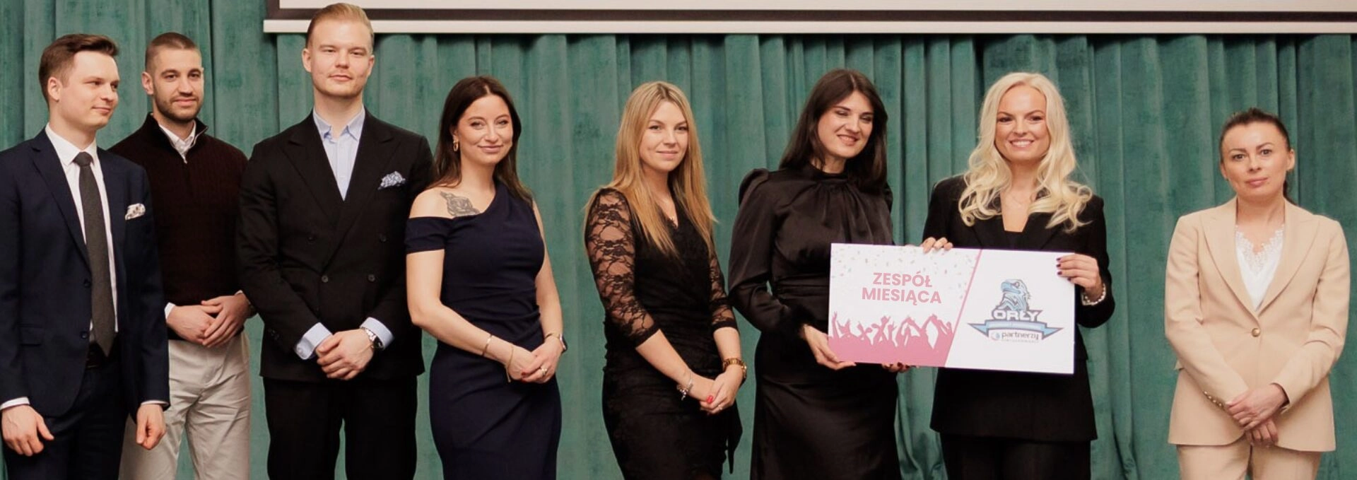 Orły liderami marca