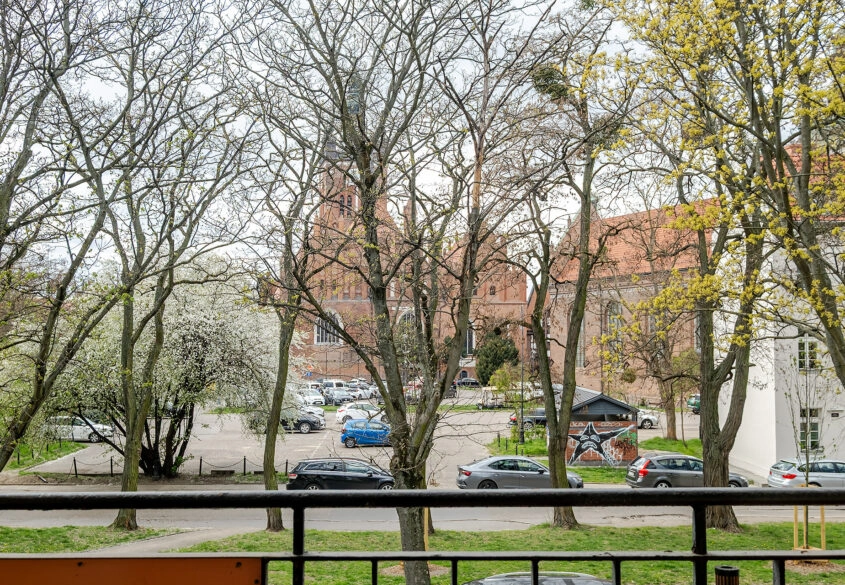 2 pok z balkonem.