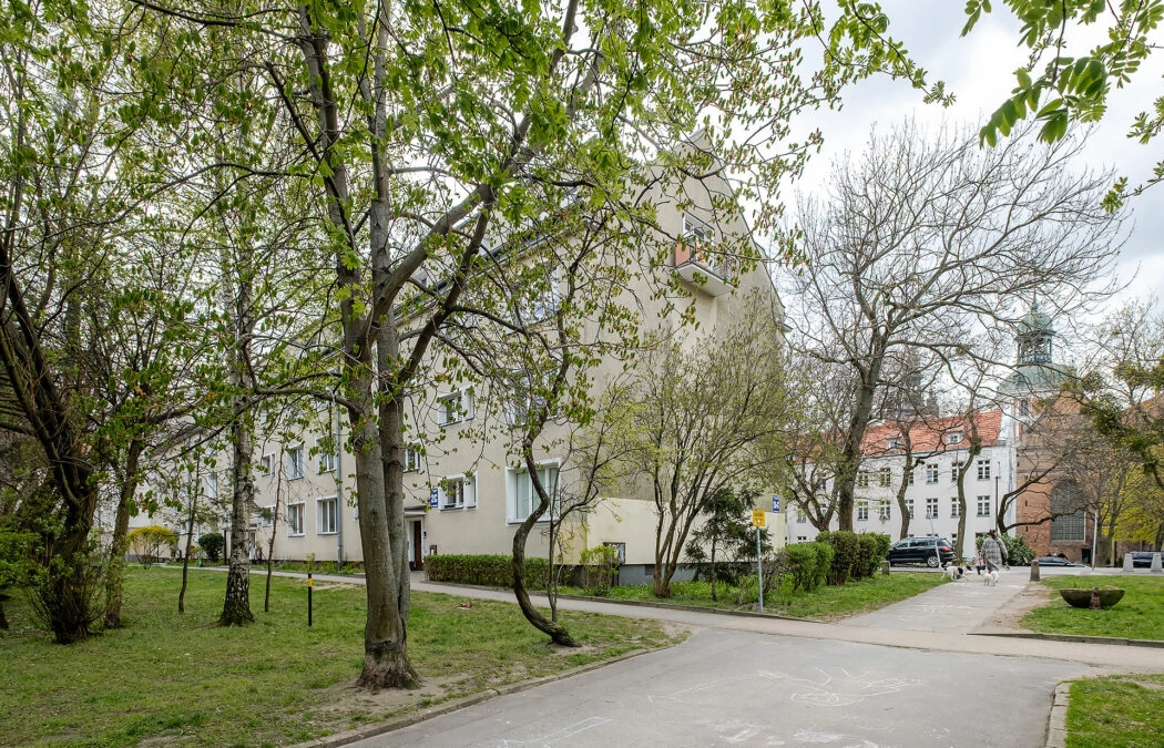2 pok z balkonem.