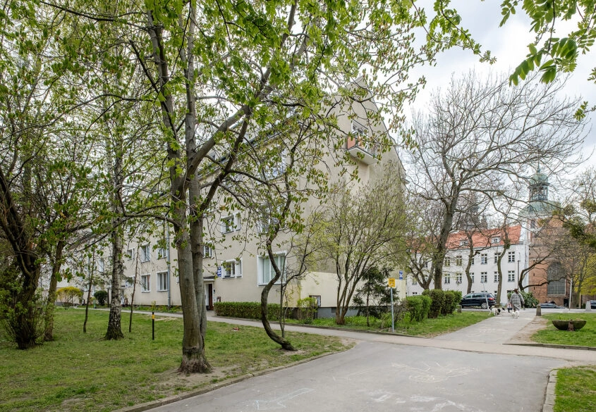 2 pok z balkonem.