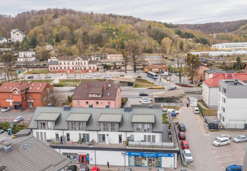 Pakiet 2 lokali handlowo-usługowych tuż przy SKM