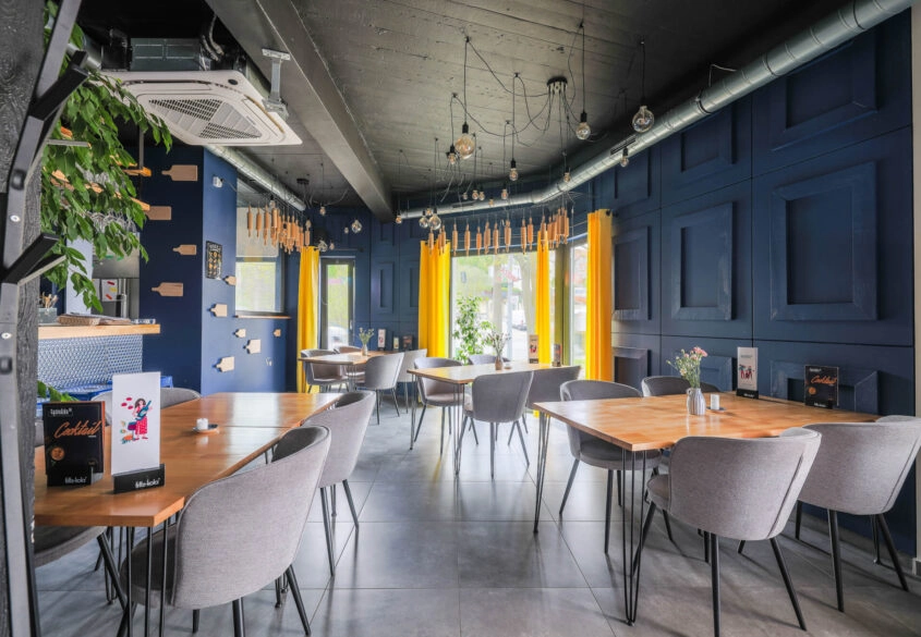 2-letni budynek w centrum Małego Kacka