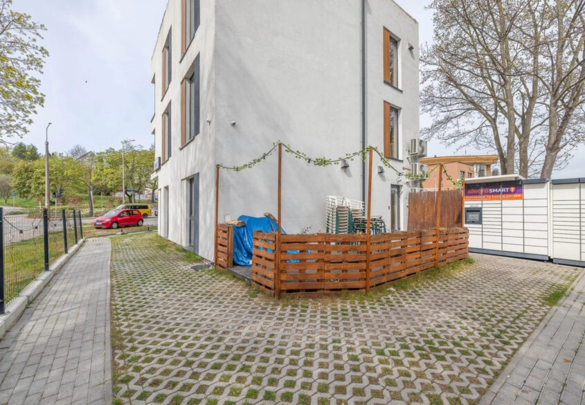 2-letni budynek w centrum Małego Kacka