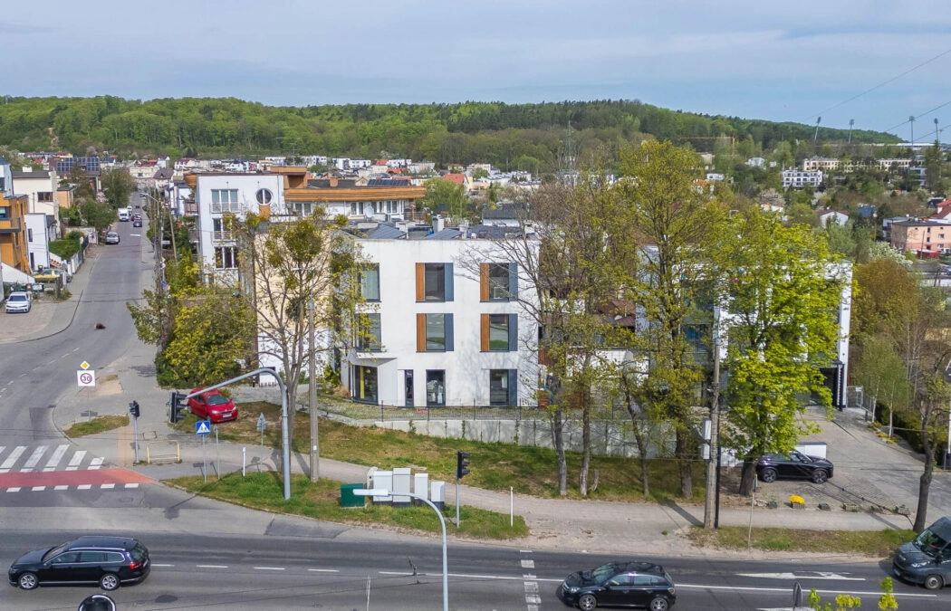 2-letni budynek w centrum Małego Kacka