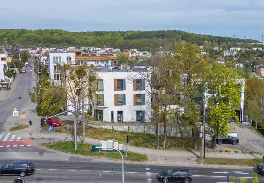 2-letni budynek w centrum Małego Kacka