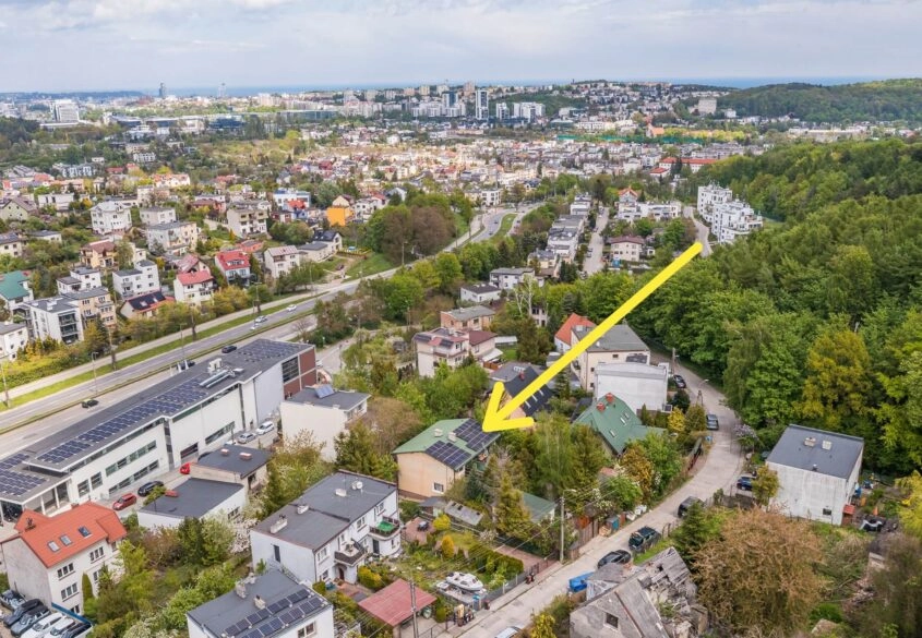 Kilka budynków gosp. | 13KW foto | Urządzony ogród