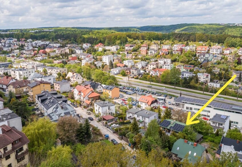 Kilka budynków gosp. | 13KW foto | Urządzony ogród