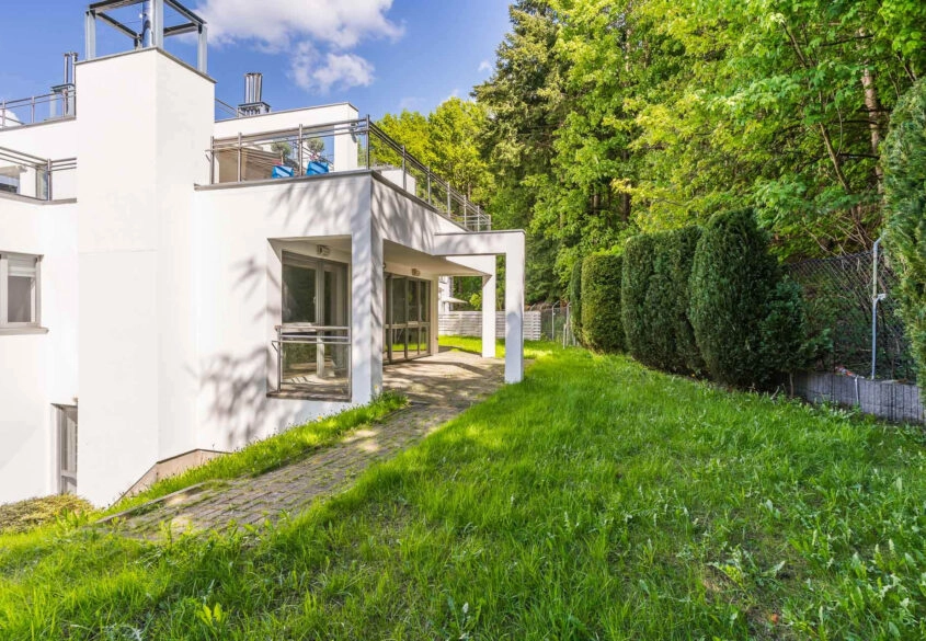 196 m² | ogród | furtka do lasu | hala garaż