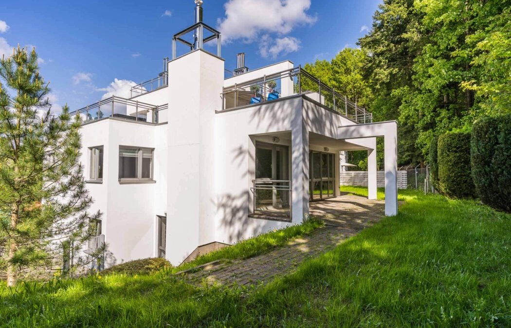 196 m² | ogród | furtka do lasu | hala garaż