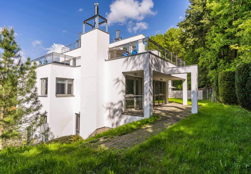 196 m² | ogród | furtka do lasu | hala garaż