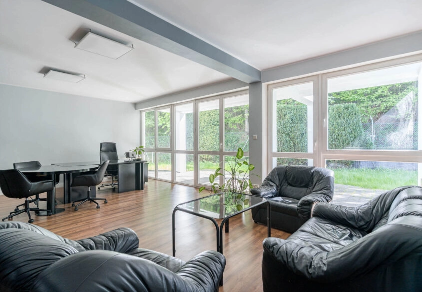 196 m² | ogród | furtka do lasu | hala garaż