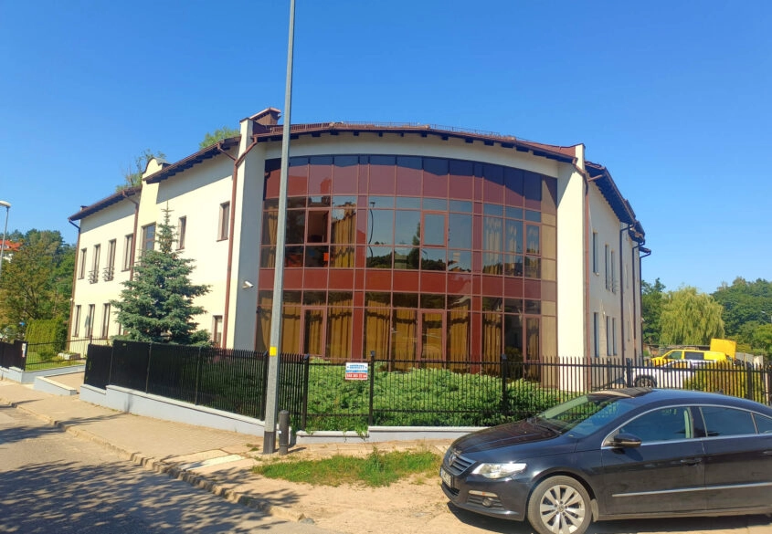 Biuro w Kameralnym Budynku Blisko Głównej Ulicy!