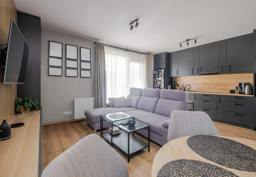 Zadbane 3 pok. z hala garażową