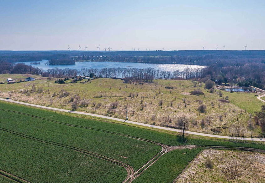 DZIAŁKA BUDOWLANA NAD JEZIOREM