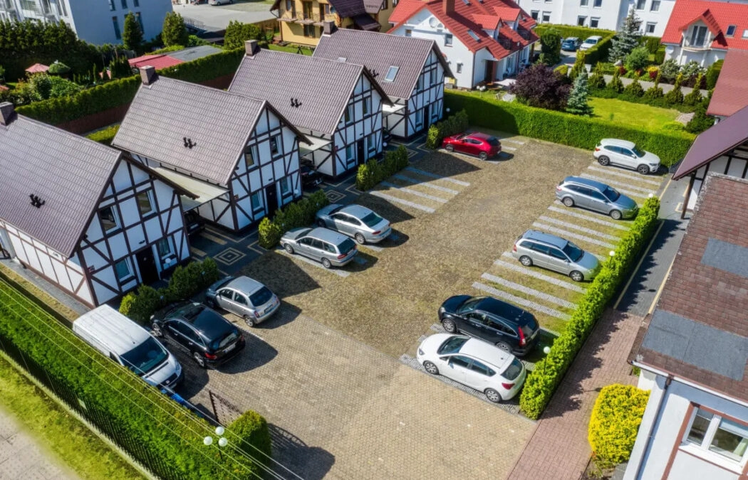 Działający obiekt 16 pokoi+ 4 domy! Białogóra