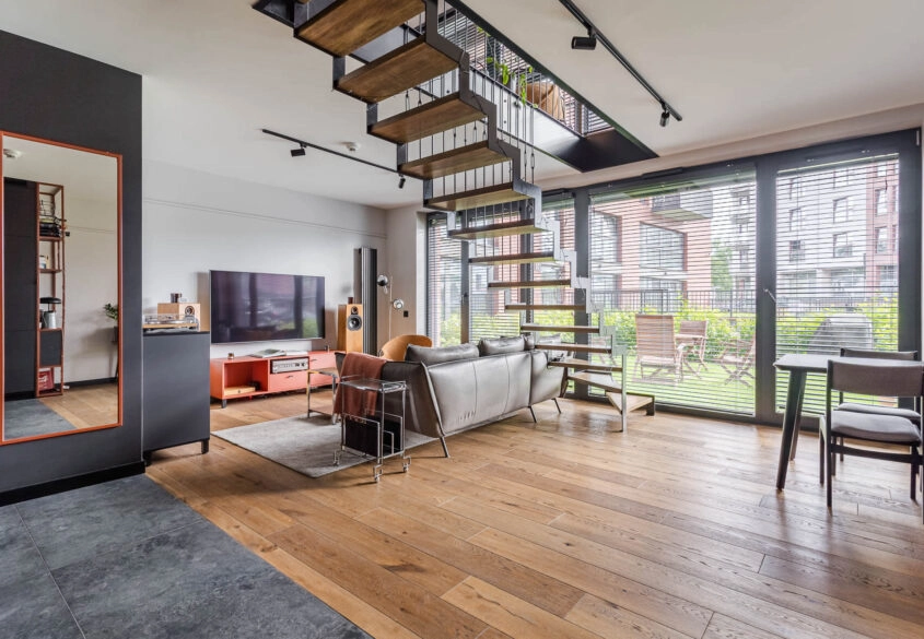 Dwupoziomowy apartament z ogrodem