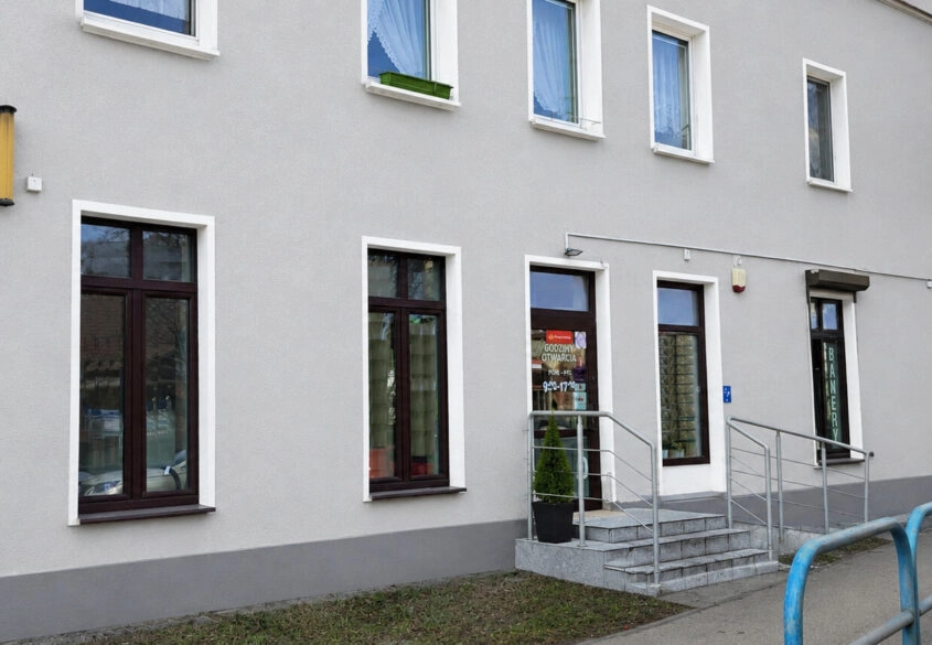 Lokal usługowy wraz z mały mieszkaniem w komplecie