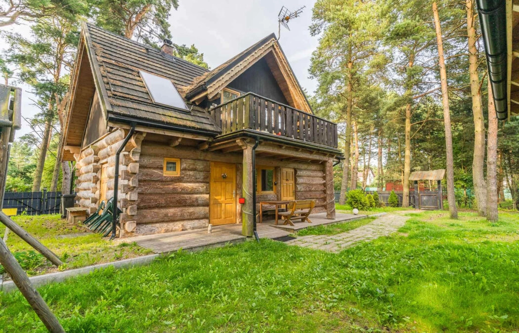 Dwa klimatyczne i urocze domy z bali świerkowej
